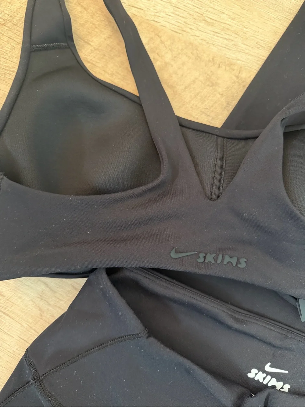 NIKE SKIMS Scoop Neck Bra Black NTW - Picture 3 of 3